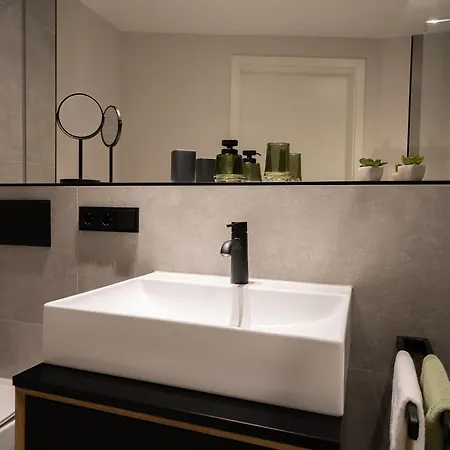 Boardinghouse アパート *