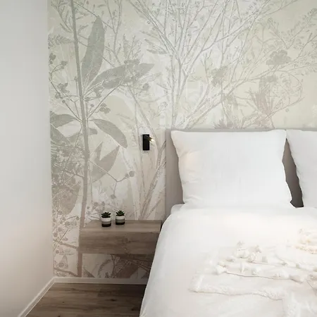 Boardinghouse アパート *